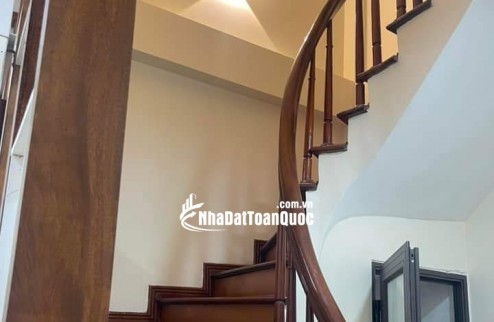 Tôi cho thuê nhà hai mặt tiền,mới, Lạc Long Quân, 99m2x 5T vỉa hè 30 Tr